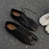Zapatos de ante de punta dividida para mujer, zapatillas planas con cordones estilo francés, zapatos casuales de diseño nicho, zapatos blancos cómodos