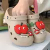 Zuecos de EVA con suela gruesa para mujer, que aumentan la altura, con punteras lindas y detalles decorativos, versátiles para dos estilos, zapatos de jardín, venta al por mayor de fábrica, dropshipping disponible