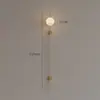 Lámpara de Mesita de Noche para Dormitorio Francés Lujo Ligero Pared de Fondo para Sala de Estar Escalera Minimalista Diseñador Esférica Decorativa Lámpara de Pared de Poste Largo