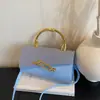 Bolsa Feminina Minimalista 2026 Verão Nova Cor Color Block Moda Bolsa de Mão com Textura de Alta Qualidade, Estilosa e Única Tendência Bolsa Transversal Pequena Quadrada