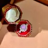 Anel de zircônia cúbica de 2 quilates, corte de fogo verde menta super brilhante, temperamento de luxo leve, anel de casamento com diamantes incrustados em micro, diamante cor de raiz de lótus roxo para mulheres