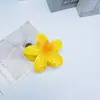 Pinza para el pelo de estilo vacacional romántico y colorido, popular transfronteriza, con flor de plumeria, accesorio floral fresco para el cabello para mujer