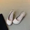Sandalias Chuyuji de charol estilo francés con punta redonda, tacón grueso y punta cerrada para mujer, modelo nuevo 2026, sandalias con tira trasera, zapatos de una sola pieza poco profundos