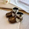 Botas curtas retrô para meninas, novas botas de couro infantis para outono e inverno, com sola macia, antiderrapantes, estilo britânico, botas Martin, botas de couro planas versáteis