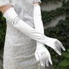 Guantes de novia para brindis, estilo retro, multicolor, de satén elástico, para vestido largo, estudio fotográfico con forma de presentación fotográfica.