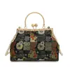 Bolsas Femininas Transfronteiriças 2026 Nova Bolsa Concha com Fecho Bordado Design de Nicho Bolsa de Ombro com Corrente para Noite com Laço