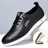 Nuevos Zapatos de Cuero Casuales de Suela Blanda, Suaves, Transpirables, Slip-On, Moda Versátil para Hombre, Zapatos Blancos para Conducir, Primavera/Verano 2026