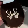 La primera opción para ir al trabajo: Aretes de flor de circón azul marino y perla, estilo dulce y fresco, lujo ligero, alta gama, aretes dulces para mujer