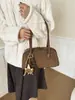 Bolso de mano versátil retro nuevo de principios de otoño Yuezhi, bolso de hombro moderno, bolso de axila para mujer simple y texturizado para el trabajo