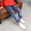 Calças jeans para meninos 2025 primavera e outono novas fabricantes de roupas infantis atacado pequenos e médios meninos estudantes calças infantis