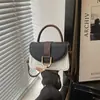 Bolso de mano pequeño elegante de alta gama para mujer, nuevo bolso cruzado de moda versátil 2026, bolso de hombro tipo silla de montar sensación popular de internet
