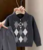 Estilo Coreano Meninos 2026 Outono/Inverno Novo Cinza Argyle Gola Polo Suéter de Tricô Conjunto de Calças Casuais