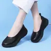 Sapatos de enfermagem simples de corte baixo para o outono, com sola macia, confortáveis, respiráveis, antiderrapantes, não cansam os pés, sapatos brancos casuais versáteis para o trabalho para mulheres