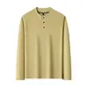 Nueva sudadera de terciopelo cepillado para otoño e invierno para hombre, casual y sencilla, con cuello alto y diseño de tres botones, ropa de hombre cálida y elegante