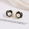 Brincos Elegantes de Camélia com Pérolas Naturais, Brincos de Luxo Leve e de Alta Qualidade, Brincos Modernos e Versáteis com Pino de Prata 925 para Mulheres