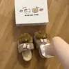 Pantuflas de Peluche Rizadas y Esponjosas Estilo Coreano para Mujer, Ropa de Casa Otoño/Invierno, Exteriores Antideslizantes, Suela Suave, de una Sola Tira, estilo Joven