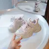Novos Sapatos Infantis de Verão 2026: Tênis Esportivo Leve e Confortável para Corrida para Meninos, Tênis Dad Estiloso Estrela Tendência Coreana para Meninas