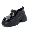 Zapatos de cuero de suela gruesa ultraligeros para mujer 2024 Nuevos mocasines de estilo británico con correa oculta para altura, populares en línea, zapatos de una sola capa