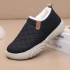 Novos Sapatos de Algodão Femininos de Inverno Sapatos de Pano Old Beijing Quentes Antiderrapantes Slip-on Sapatos para Mãe com Forro de Lã Casuais Espessados Botas de Algodão