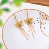 Pendientes de plata de ley S925 bañados en oro con jaspe hetiano natural y borlas de mariposa doradas brillantes con gancho para la oreja.