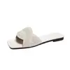 Comércio Exterior Transfronteiriço 2026 Verão Novo Estilo Sandálias Femininas Slip-on Versáteis de Solado Macio Moda Francesa de Fundo Plano
