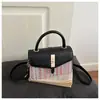 Bolsa de tecido estilo coreano para mulheres, nova moda 2026, bolsa quadrada pequena versátil em blocos de cores, bolsa transversal casual de alta qualidade para o dia a dia