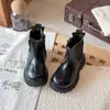 Vestido Infantil de Moda. Botas Martens 2026 Otoño/Invierno Nuevas Versátiles Forradas de Felpa Botas Cortas para Niños Estilo Británico Cilindro Botas Chelsea