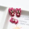 Accesorios de resina con forma de oso de fresa roja y rosa de dibujos animados, funda para teléfono móvil, accesorios para el cabello, caja de almacenamiento de material de bricolaje, accesorios