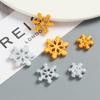 Decoración navideña de copos de nieve dorados y plateados, hecha a mano, con pegamento en crema, accesorios para fundas de teléfono móvil, material de resina.
