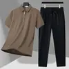 Camiseta Masculina de Verão Nova com Gola Lapela, Fresca como Gelo, para Pais de Meia-Idade, Casual de Negócios, Solta, Conjunto Completo de Roupas para Pai em Estoque