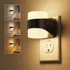 Luz de Noche Controlada por Luz Gy212 Enchufable Columna Corta Blanca Lechosa Dormitorio Mesita de Noche Atmósfera Luz de Noche Sensor de Temperatura de Tres Colores 3Cct