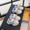 Zapatos Casuales de Malla Transpirable para Niñas 2026 Primavera/Verano Nuevos Moda Infantil Versátiles Zapatos de Papá Niños Medianos y Grandes Zapatos Deportivos