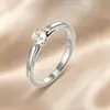 Nuevo Producto de Lujo Ligero: Anillo de Acero Inoxidable 304 con Circonita Microincrustada para Mujer, Diseño de Nicho Anillo de Diamante para Pareja de Acero de Titanio Apilable
