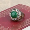 Anillo unisex retro callejero europeo y americano de gema negra de ágata y oro antiguo exquisitamente tallado en stock en Amazon al por mayor