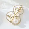 Broche de Cabaça Tendência Mais Vendido Feito de Liga de Cobre com Banho de Ouro Real, Cravejado com Zircônia e Pérola de Água Doce, Novo Alfinete Exquisito