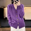 Cardigan de Tricô Simples Liso Colorido Novo Outono/Inverno 2026 com Botões de Coração Decote V Casaco Suéter Feminino