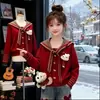 Versátil Primavera/Otoño Nuevo Estilo Versión Coreana Estilo Escolar para Niñas Cárdigan de Manga Larga Jeans de Pierna Ancha de Moda Tendencia Conjunto de Dos Piezas