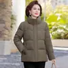 Abrigo de invierno corto de alta gama para mujer con 90% de plumón de ganso blanco, estilo nuevo para madres de mediana edad y mayores, extra grueso para frío extremo
