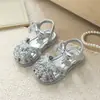 Sandalias Cerradas para Niñas 2026 Primavera/Verano Nuevos Zapatos Casuales Versátiles de Moda Zapatos Huecos de Princesa Planos de Suela Suave