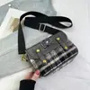 Bolsa Quadrada Pequena Casual de Design de Nicho, Bolsa de Ombro Transversal Moderna e Única, Nova Bolsa Feminina Tendência Inverno 2026