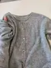 26 Cárdigan de Punto de Lana Pura Gris con Cuello en V Pequeño y Dobladillo Enrollado, Hebilla de Corazón Estilo Coreano, Abrigo Suéter Holgado para Mujer Otoño Invierno