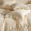 Juego de ropa de cama de cuatro piezas con ribete de encaje de lujo ligero, con una paleta de colores suave y cremosa, hecho de algodón lavable y amigable con la piel, e incluye un juego de tres piezas para dormitorio