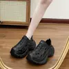Sandalias perforadas de suela gruesa de EVA para mujer, adecuadas para uso en exteriores, nuevo modelo de verano 2025, zapatillas tipo "dad shoes" para deportes de playa, sandalias antideslizantes que aumentan la altura