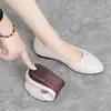 Zapatos planos para mujer 2026 otoño nuevo estilo mocasines con suelas suaves que no cansan los pies, zapatos de trabajo con punta redonda y corte bajo, adecuados para madres de mediana edad