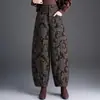 Calças simples, curtas, com padrão jacquard, de cintura alta e perna larga que emagrecem, para mulheres, nova coleção outono/inverno 2026, projetadas para figuras petites, com um visual estiloso e versátil