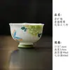 Taza de té de cerámica pintada a mano bajo vidriado con diseño floral, con motivo de mariposa, adecuada para degustación de té, en caja de regalo estilo chino