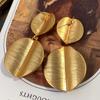 Pendientes Colgantes Redondos Cepillados Aguja de Plata Moda Temperamento Simples Pendientes de Botón Lujo Ligero Estilo Minimalista Pendientes de Personalidad Venta al por Mayor para Mujeres
