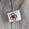 Bufanda Triángulo Original de Bloqueo para Objetos Pequeños jk Poliéster Algodón Bordada Color Sólido Hebilla Accesorios Versátil Persona Perezosa Bufanda Uniforme Gratis