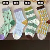 Calcetines largos vintage de otoño para mujer, absorbentes de sudor, transpirables, sencillos y versátiles, calcetines de graffiti hasta la mitad de la pantorrilla, estilo popular