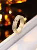 1 Anillo Rayado Nuevo Clásico de Moda Anillo de Pareja a Juego con Diseño de Engranaje para Mujer, Adecuado para el Uso Diario